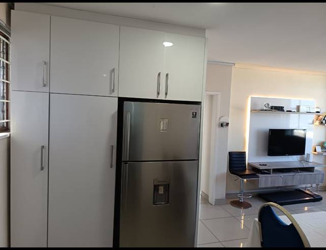 2.5 BEDROOM FLAT TO LET IN ESSENWOOD